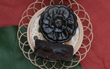 CHOCOLATE LAVA MOON CAKE
