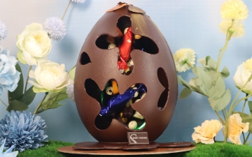 EASTER EGG-NORMOUS